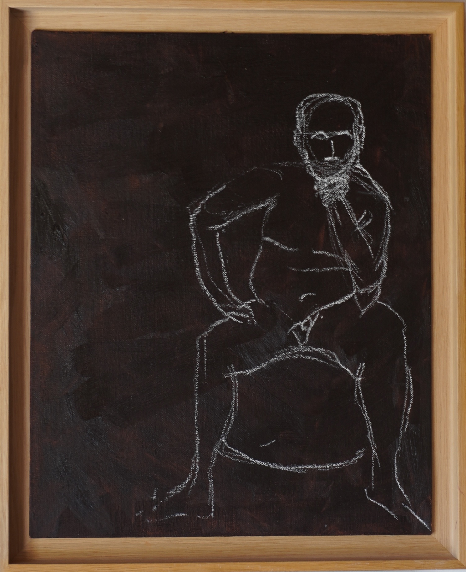 John Cabeça de Lobo — figura sentada, desenho em giz branco sobre fundo escuro