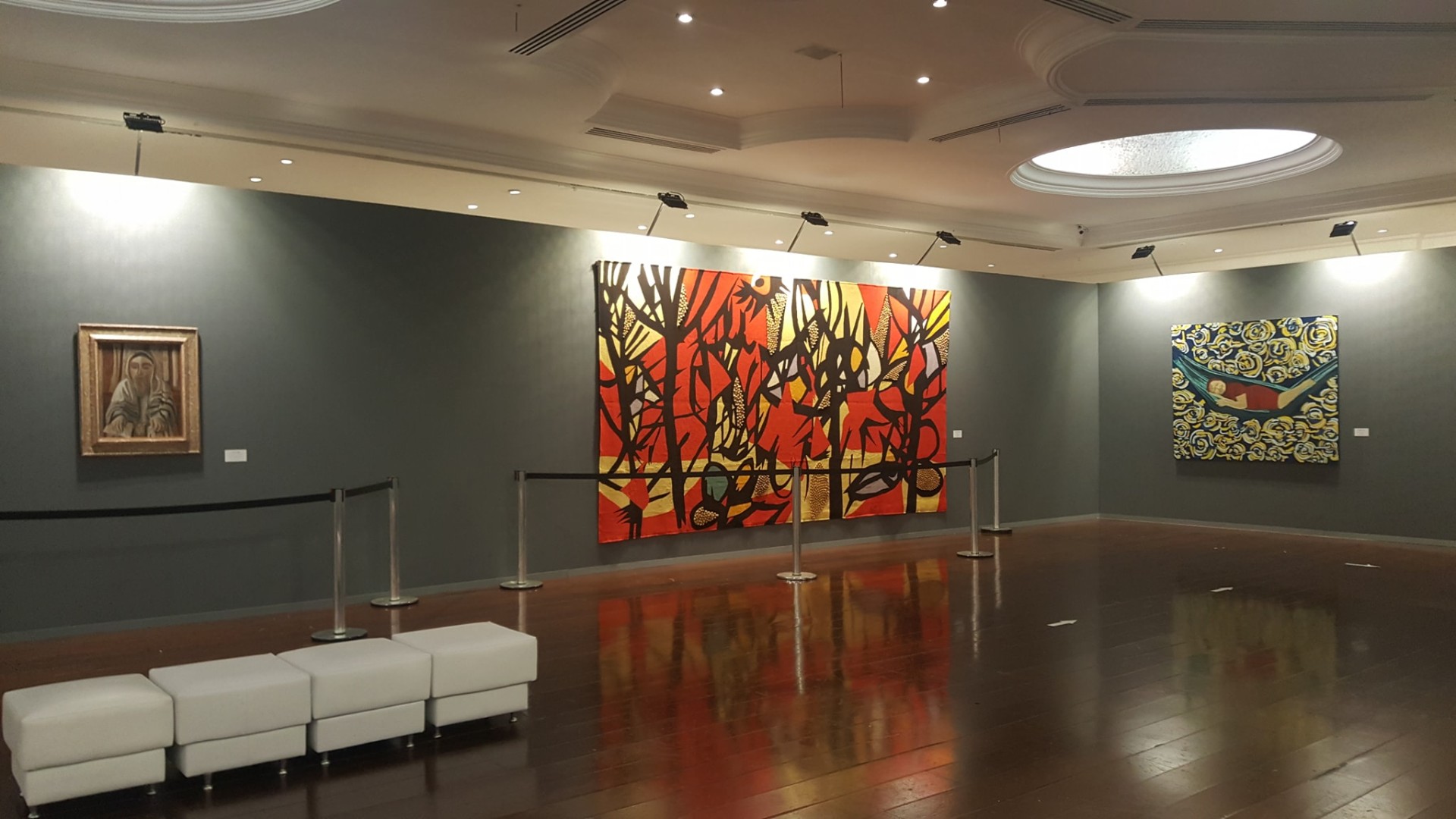 Vista da exposição — obras de Sinhá Jacinta